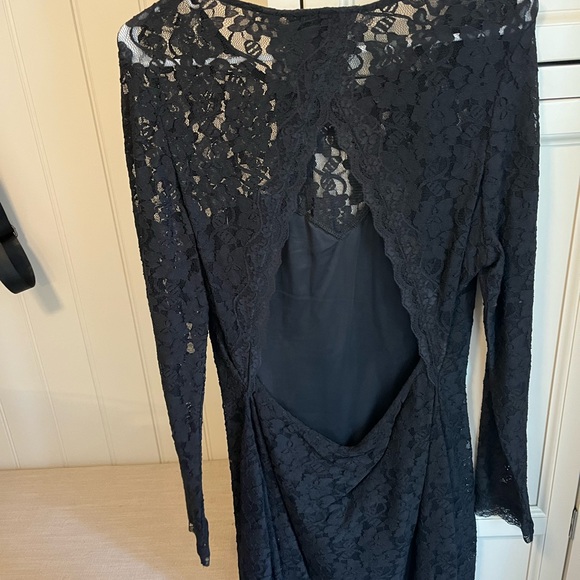 Express Lace Dress - Picture 4 of 5